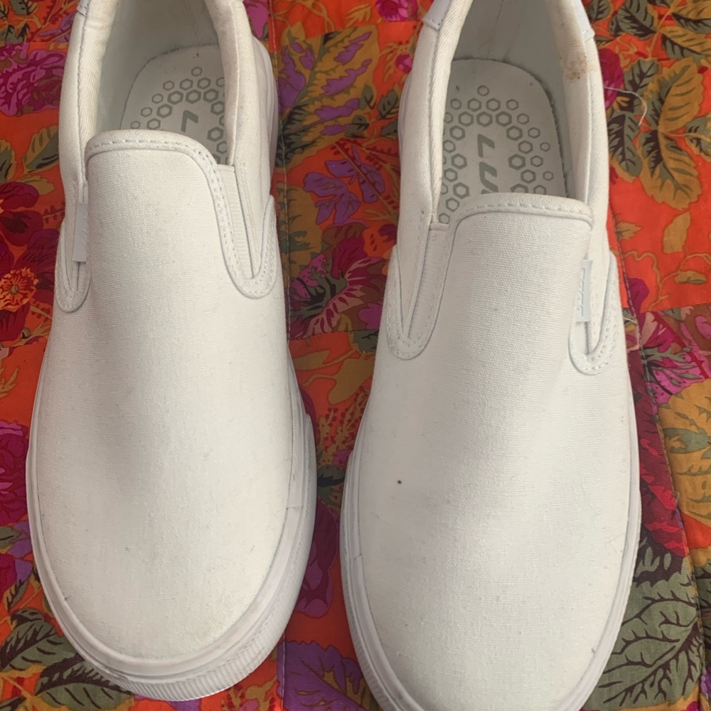 LUGZ Slip On White Canvas Sneakers 8 Wide